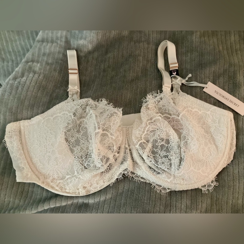 Victoria’s Secret Ivory Lace Unlined Push-Up Dream Angels Bra size 42D NWT
